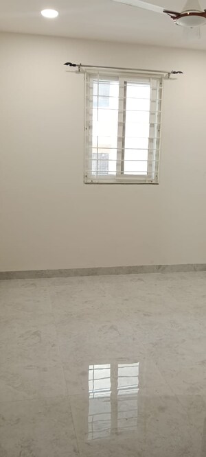 Room in 2 BHK Apartment at Ten Madhapur, Madhapur – for Rent