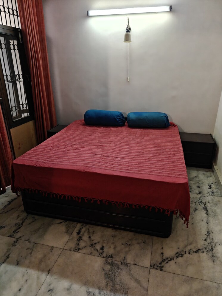 Bedroom, greater kailash ii 3 Bedroom 1800 Sq.Ft. Builder Floor In Greater Kailash ii Delhi 9283072