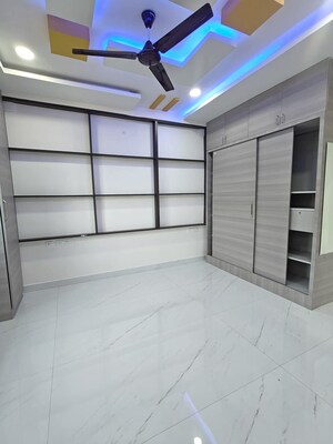 Room in 2 BHK Apartment at Lansum Madhava Towers, Madhapur – for Rent