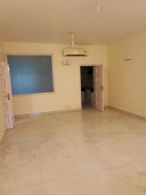 Room in 2 BHK Builder Floor at Golf Links – for Rent