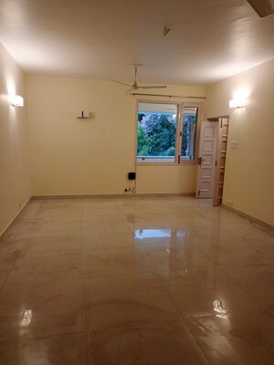 Room in 2 BHK Builder Floor at Golf Links – for Rent