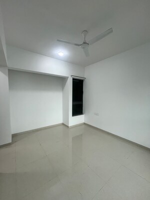 Room in 2 BHK Apartment at Kalpataru Immensa B, Kolshet Industrial Area – for Rent