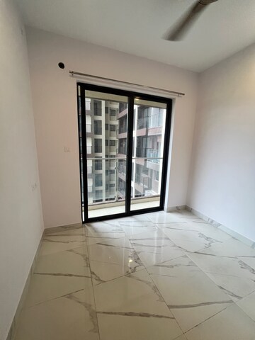 Room in 2 BHK Apartment at Risland The Icon, Yashaswi Nagar – for Rent