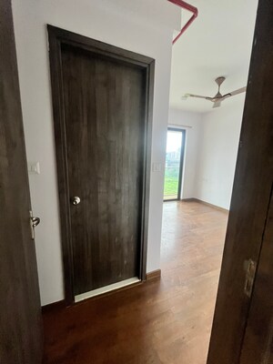 Room in 2 BHK Apartment at Risland The Icon, Yashaswi Nagar – for Rent