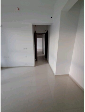 Room in 2 BHK Apartment at Kalpataru Immensa, Kolshet Road – for Sale
