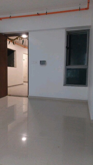 Room in 2 BHK Apartment at Kalpataru Immensa, Kolshet Road – for Sale