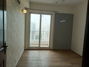 Room in 3 BHK Apartment at The 3C Lotus Panache, Sector 110 – for Rent