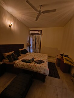 3 BHK + Servant Room,Extra Room Builder Floor For Sale in Pamposh Enclave