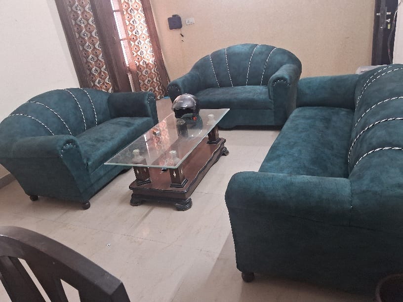 5 BHK + Servant Room,Study Room Apartment For Rent in Uptown Insignia