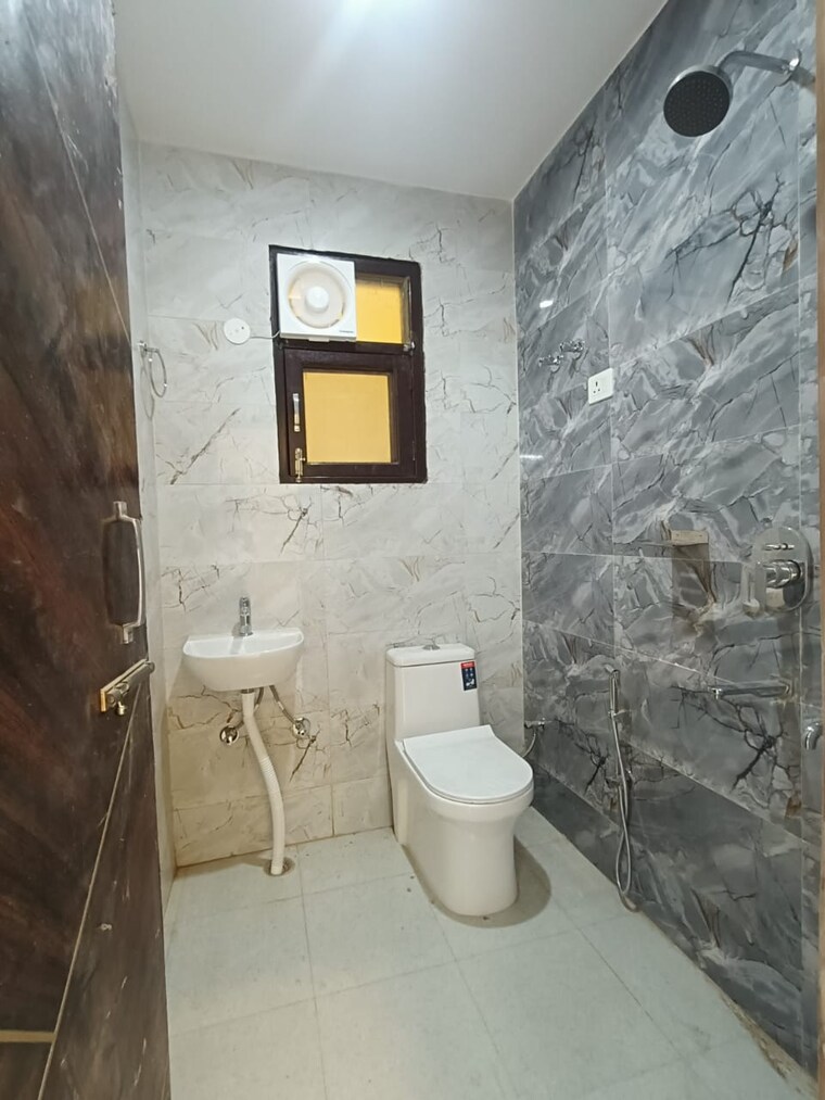 Bathroom, chattarpur 2 Bedroom 900 Sq.Ft. Builder Floor In Chattarpur Delhi 9283309