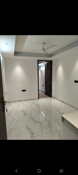 Room in 1 BHK Builder Floor at Saket – for Rent