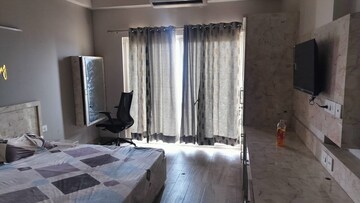 Bedroom in 1 BHK Apartment at Paramount Golfforeste, Zeta I Greater Noida – for Rent