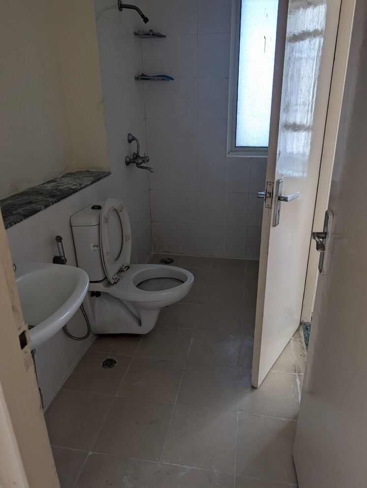 Bathroom, jaypee-greens-klassic-heights 3.5 Bedroom 1670 Sq.Ft. Apartment In Sector 134 Noida 9283394