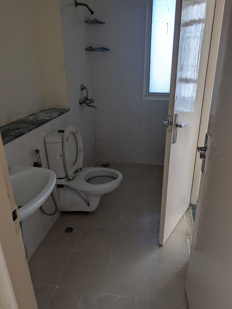 Bathroom, jaypee-greens-klassic-heights 3.5 Bedroom 1670 Sq.Ft. Apartment In Sector 134 Noida 9283394