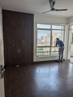 Room in 3.5 BHK Apartment at Jaypee Greens Klassic Heights, Sector 134 – for Sale