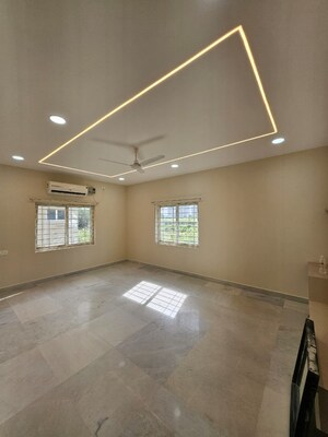 Room in 4 BHK Villa at Tellapur – for Rent