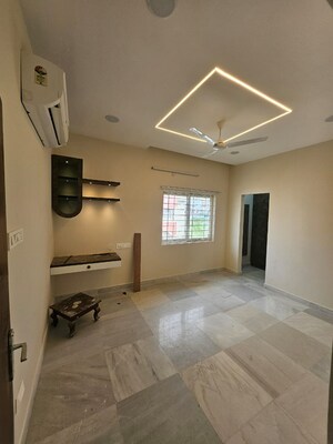 Room in 4 BHK Villa at Tellapur – for Rent
