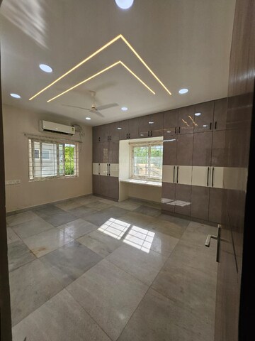 Room in 4 BHK Villa at Tellapur – for Rent