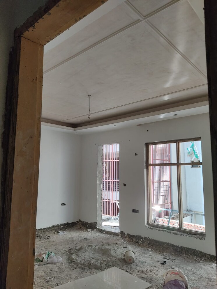 Room, parklands 4 Bedroom 380 Sq.Yd. Builder Floor In Sector 85 Faridabad 9283399