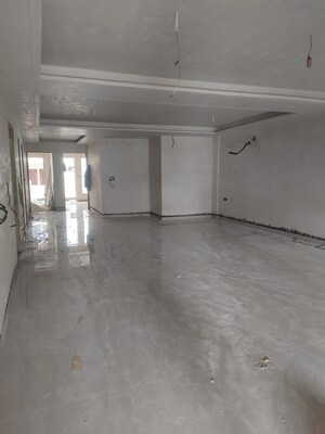 Room in 4 BHK Builder Floor at Parklands, Sector 85 – for Sale