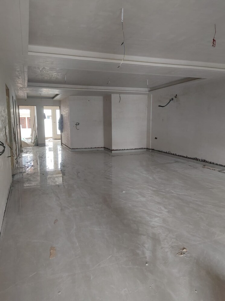 Room, parklands 4 Bedroom 380 Sq.Yd. Builder Floor In Sector 85 Faridabad 9283399