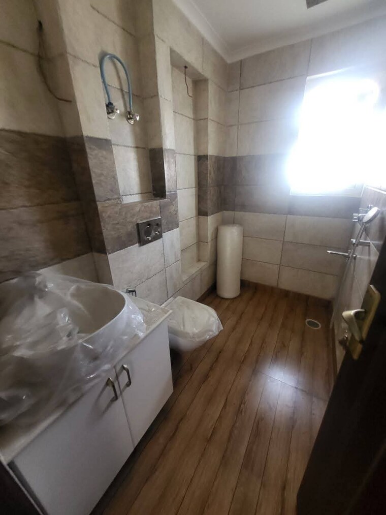 Bathroom, emaar-the-palm-drive-the-premier-terraces 3 Bedroom 2125 Sq.Ft. Apartment In Sector 66 Gurgaon 9283457