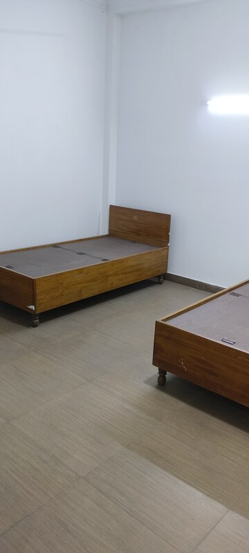 Room in 2 BHK Villa at RWA Apartments Sector 52, Sector 52 – for Rent