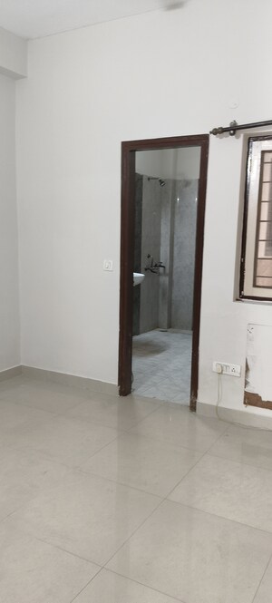 Room in 2 BHK Villa at RWA Apartments Sector 52, Sector 52 – for Rent