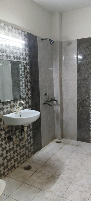 Bathroom in 2 BHK Villa at RWA Apartments Sector 52, Sector 52 – for Rent