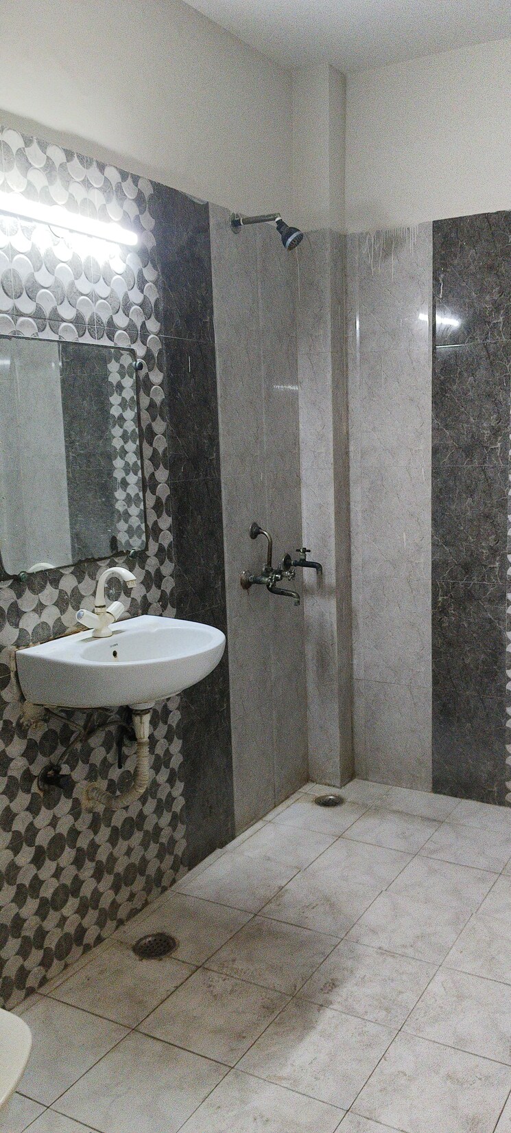 Bathroom, rwa-apartments-sector-52 2 Bedroom 112 Sq.Mt. Villa In Sector 52 Noida 9283477