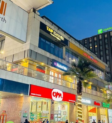  Showroom – Exterior View View at Good Earth City Center Mall, Sector 50 - for Rent