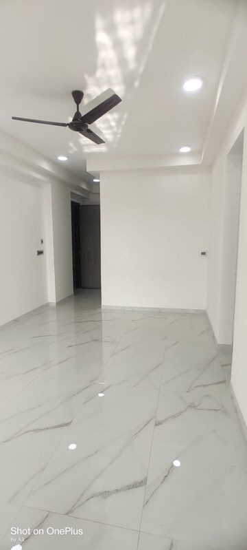 Room in 2 BHK Apartment at Nahar Cayenne, Powai – for Rent