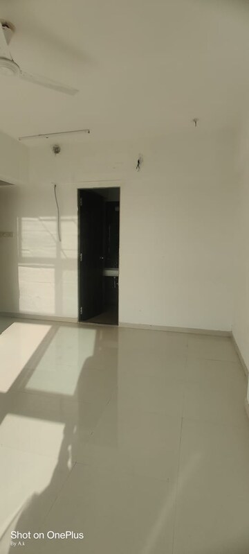 Room in 2 BHK Apartment at Nahar Cayenne, Powai – for Rent