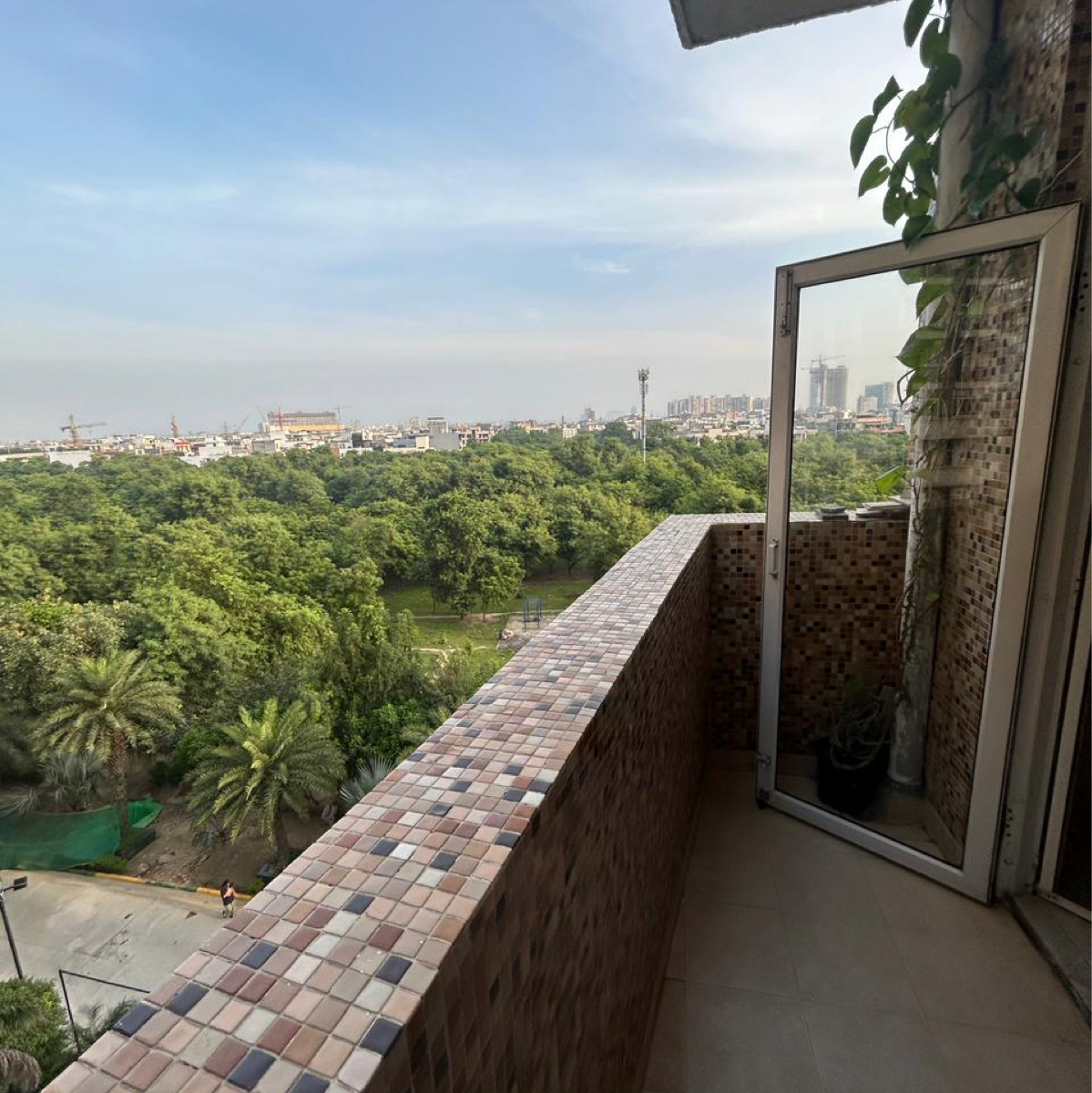 3.5 BHK + Servant Room Apartment For Rent in JM Aroma