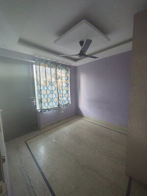 Room in 4 BHK Builder Floor at Green Fields Colony – for Rent