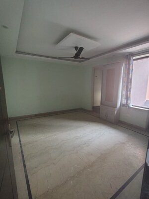 Room in 4 BHK Builder Floor at Green Fields Colony – for Rent