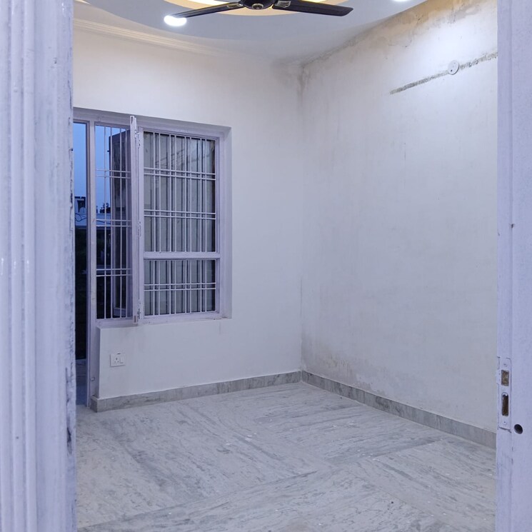 Room, green fields colony 3 Bedroom 200 Sq.Yd. Builder Floor In Green Fields Colony Faridabad 9283570