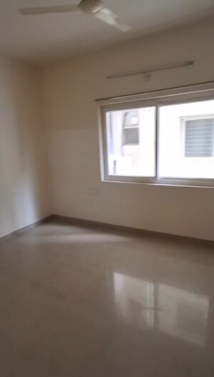 Room in 2 BHK Apartment at Babukhan Solitaire, Gachibowli – for Rent