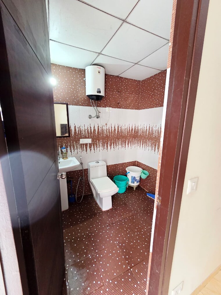 Bathroom, land-craft-golf-links-apartment-phase-2 3 Bedroom 2000 Sq.Ft. Apartment In Pandav Nagar Ghaziabad 9283579