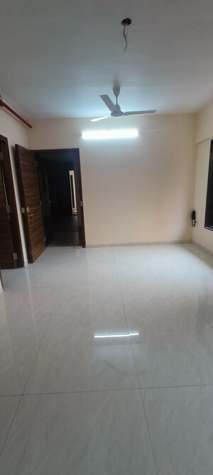 Room in 2.5 BHK Apartment at Borivali West – for Rent