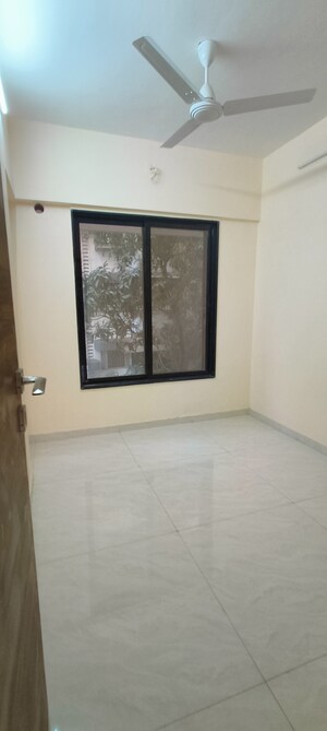 Bedroom in 2.5 BHK Apartment at Borivali West – for Rent
