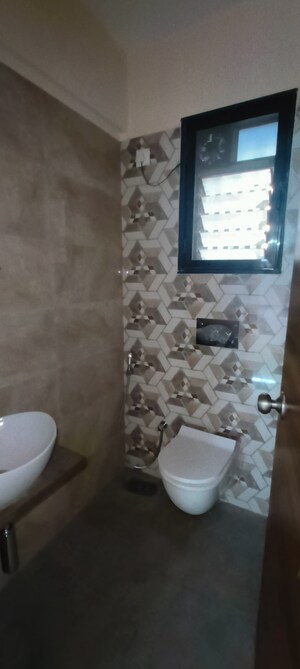 Attached Bathroom in 2.5 BHK Apartment at Borivali West – for Rent