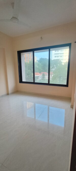 Room in 2.5 BHK Apartment at Borivali West – for Rent