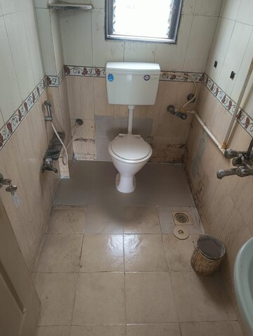 Bathroom in 3 BHK Apartment at HDIL Metropolis Residences, Andheri West – for Sale