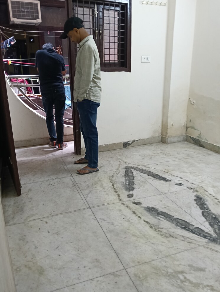  Parking, govindpuri 2 Bedroom 55 Sq.Yd. Builder Floor In Govindpuri Delhi 9283686