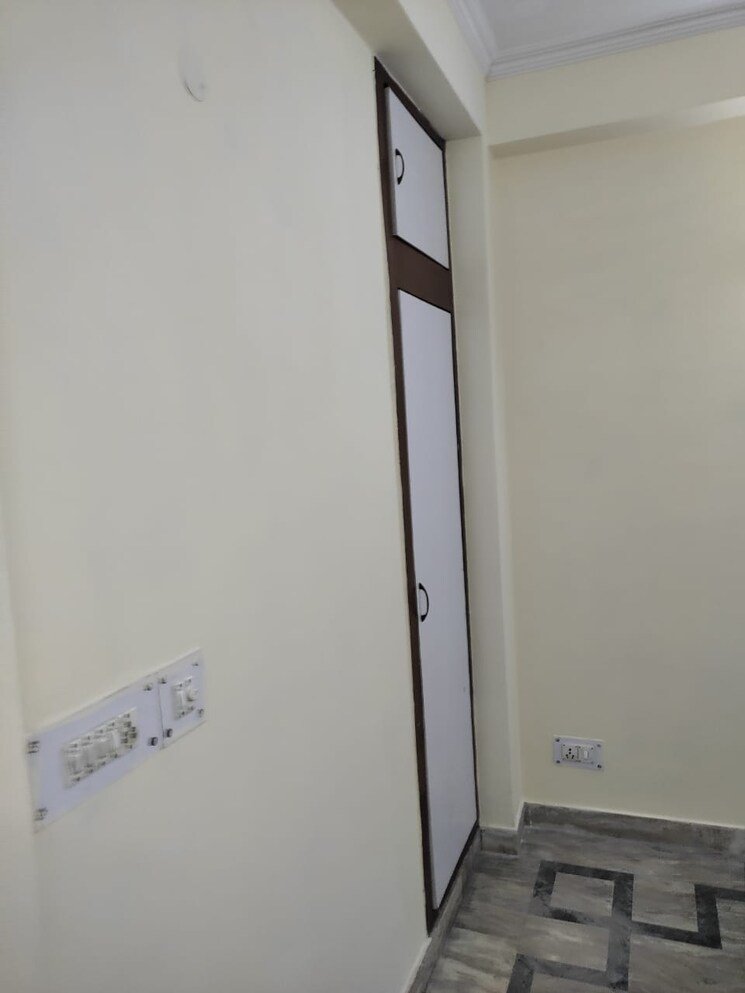 Room, sector 27 2 Bedroom 1300 Sq.Ft. Villa In Sector 27 Noida 9283692