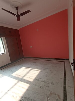 Room in 2 BHK Independent House at Sector 27 – for Rent