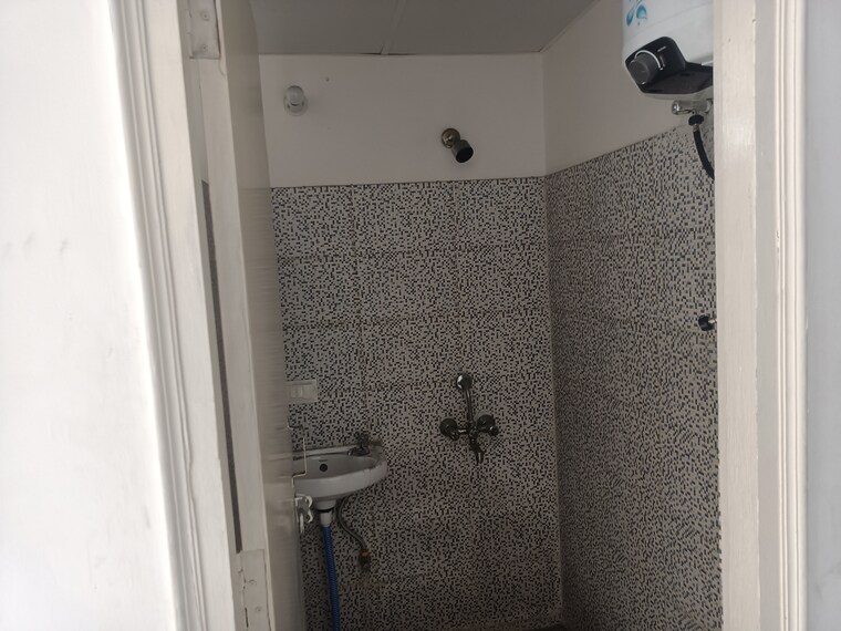 Bathroom, breez-global-heights 1 Bedroom 350 Sq.Ft. Apartment In Sohna Sector 33 Gurgaon 9283777