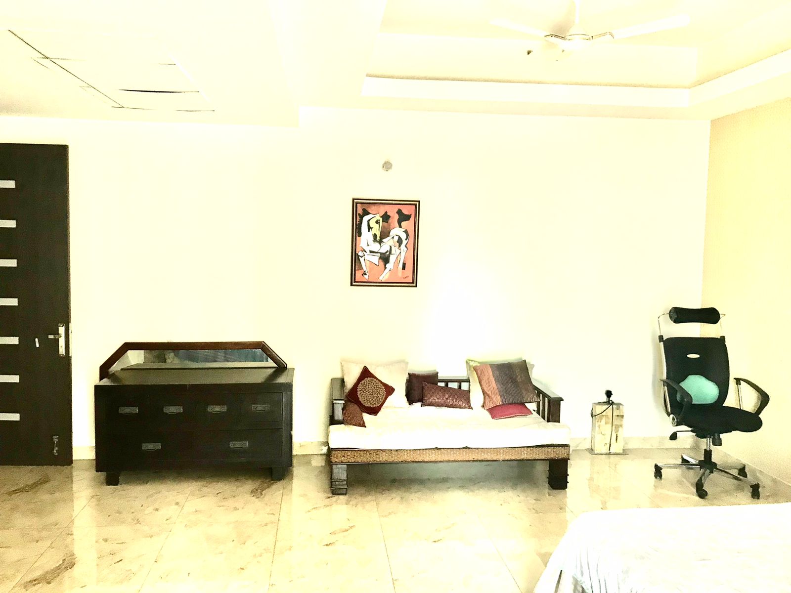 4 BHK + Servant Room,Extra Room Apartment For Rent in Mahagun Mezzaria