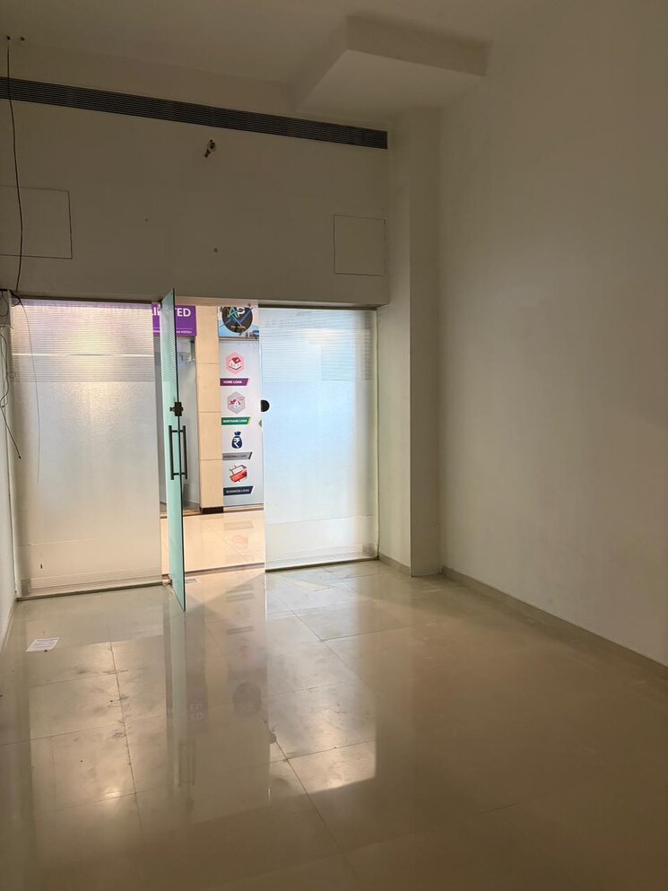 Room, rustomjee-eaze-zone-mall Commercial Office Space 212 Sq.Ft. In Malad West Mumbai 9283790